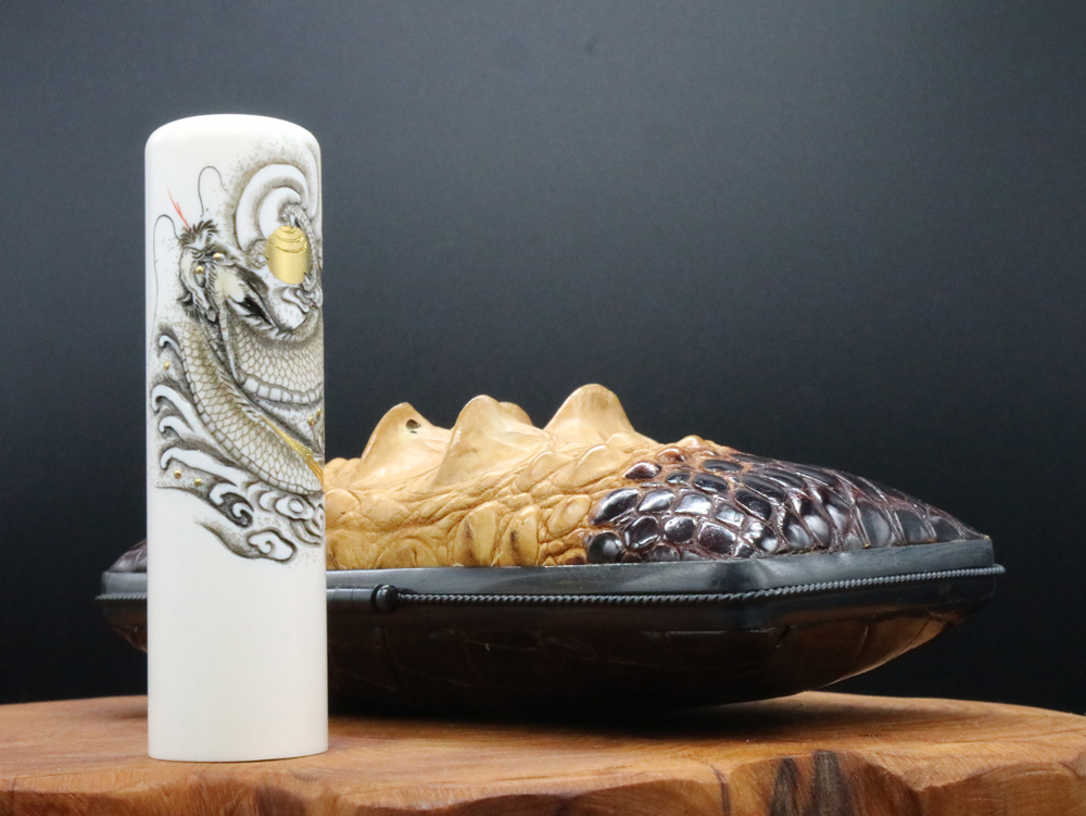 宝泉作「飛龍」象嵌彫刻入り象牙はんこ ¥990,000