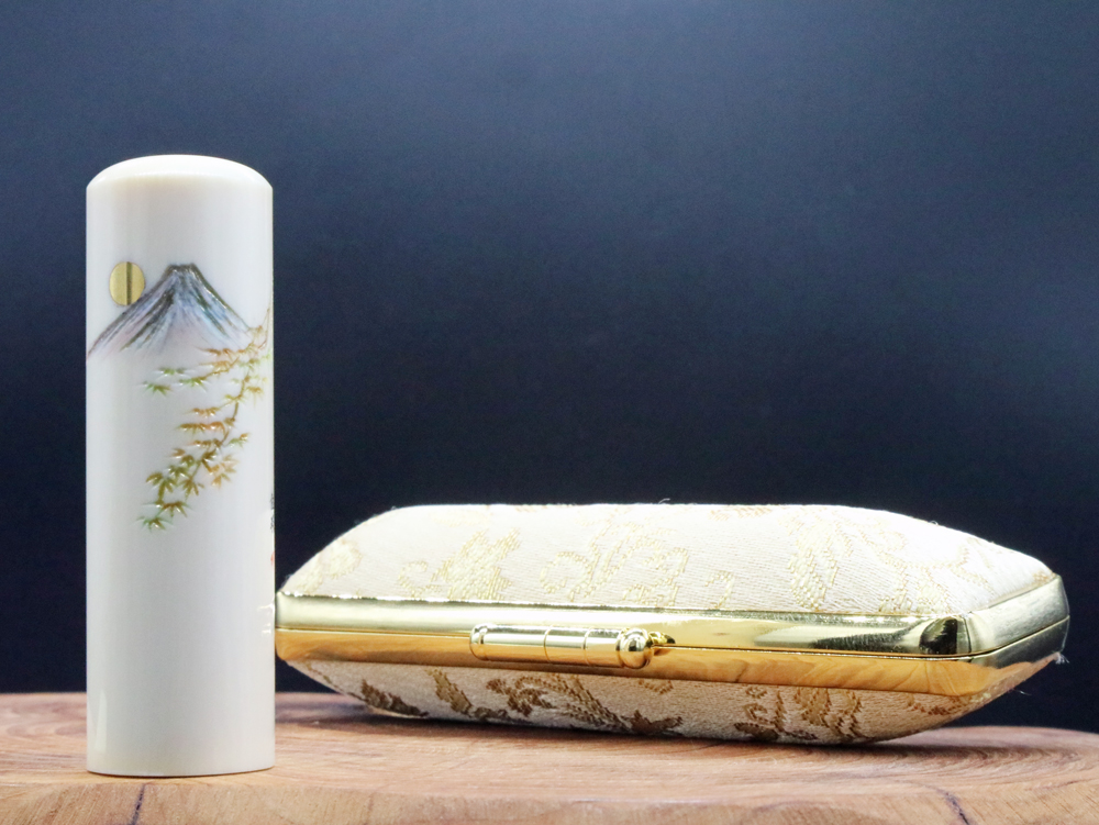 宝泉作「秋:紅葉と富士山」彫刻入り象牙はんこ ¥880,000
